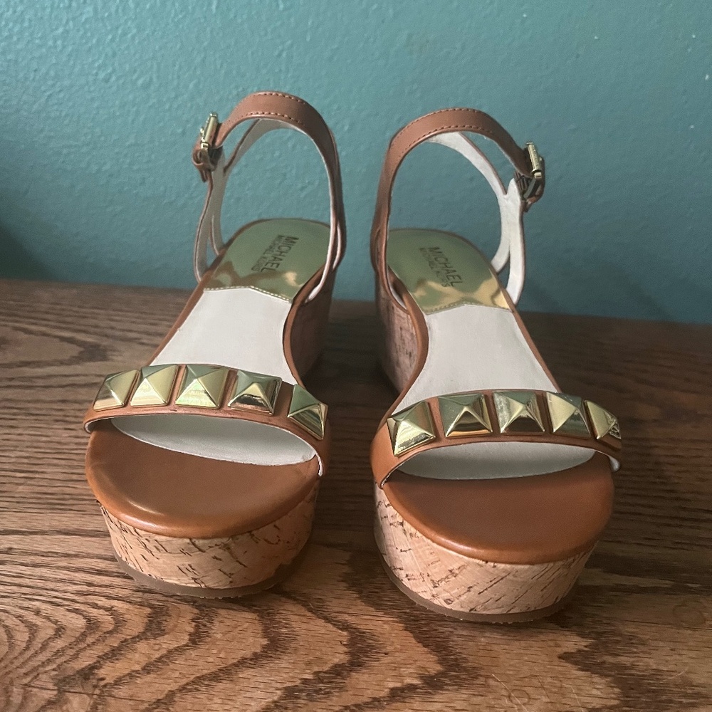Michael Kors Platform Sandal Caramel Shade w Gold Studs Size 7  In The Box  NWOT